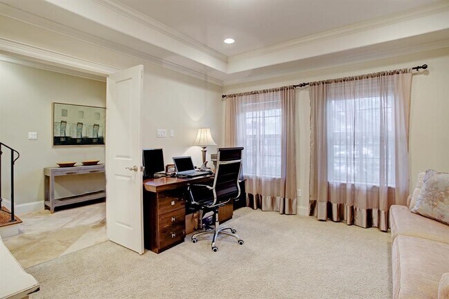 Building Photo - 912 Lovett Blvd