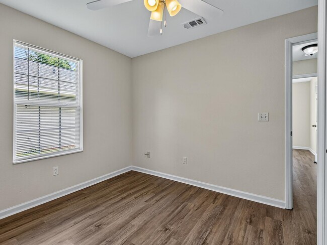 Building Photo - 96 Cochise St