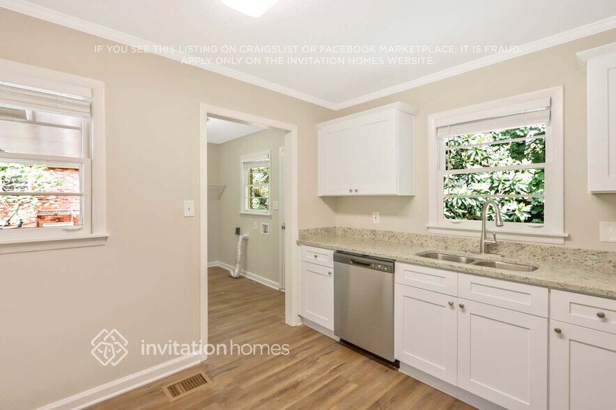 Building Photo - 2307 Ithica Dr SE