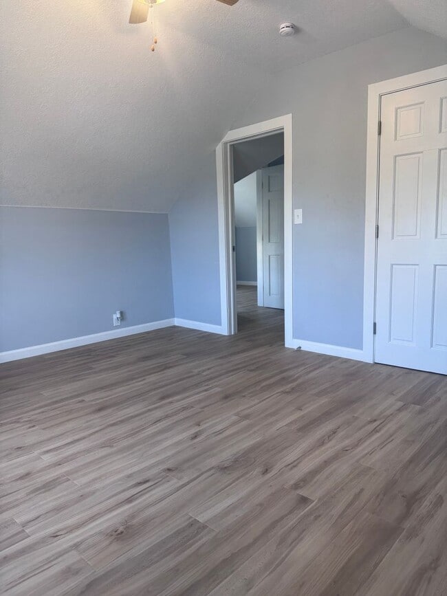 Building Photo - Remodeled 4 Bedroom 1 Bathroom Home