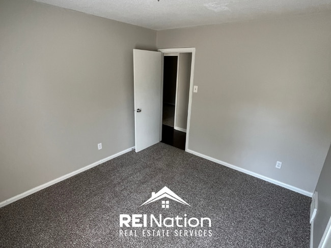 Building Photo - COZY & CLEAN! 3BR Memphis Value | Hardwoods & Open Kitchen | Fenced Yard!