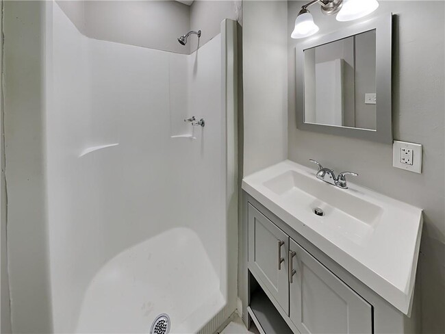 Building Photo - 575 Cherry Ln