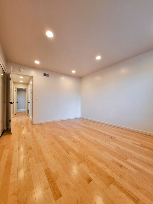 Building Photo - Beautiful 2bd Single Story House With Gate...