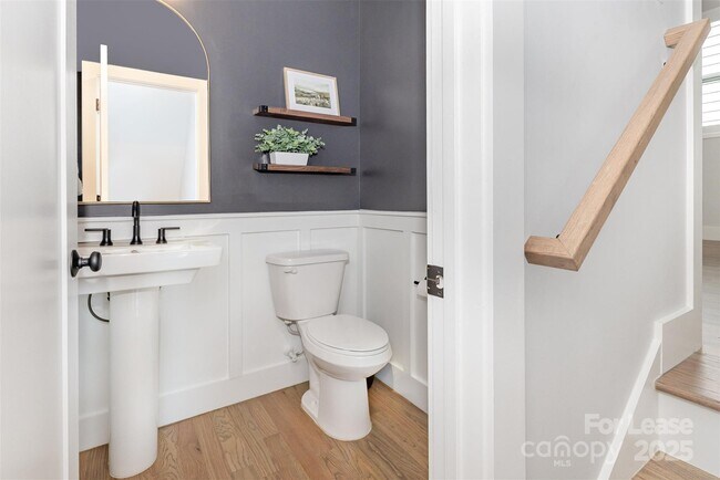 Building Photo - 2523 Irwin Strm Rd