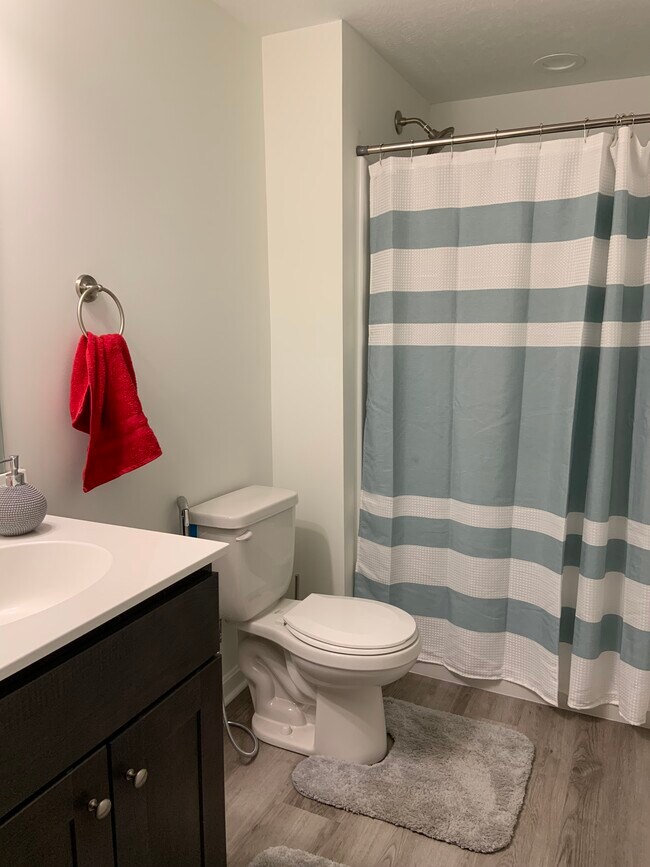 Ground Level Bath - 304 Thurgood Dr