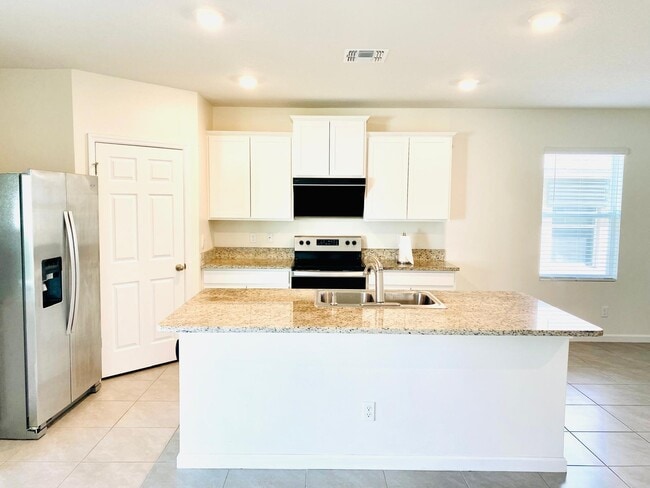 Building Photo - 9732 Starboard Dr