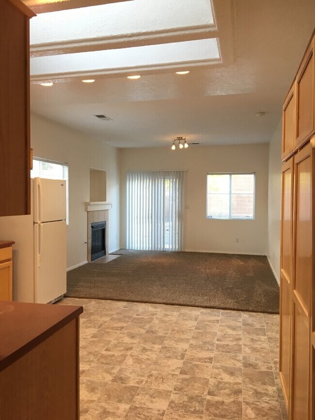 Building Photo - 3BR/2Living in Enchanted Hills!