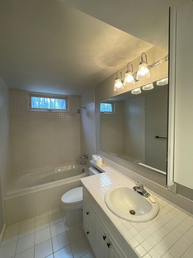 Building Photo - Spacious and modernized 4 bedroom home ful...