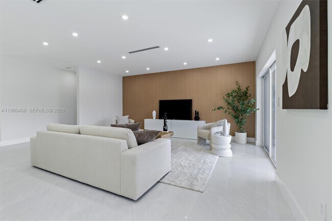 Building Photo - 1840 NE 199th St