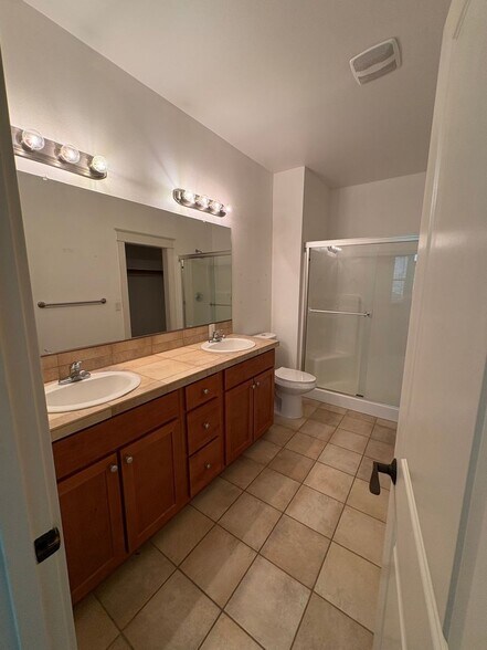 Building Photo - 3650 Summerlinn Dr