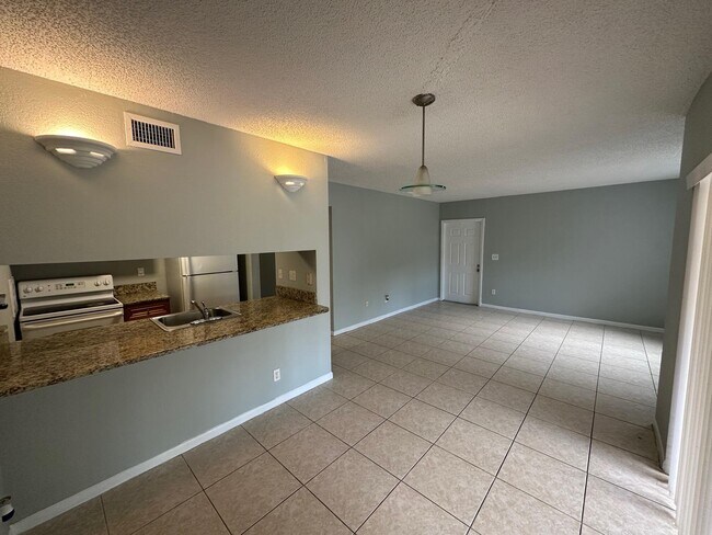 Building Photo - 6031 10th Ave N