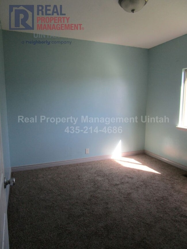 Building Photo - Beautiful 6 bedroom, 3 Bath, 3 Car Garage ...