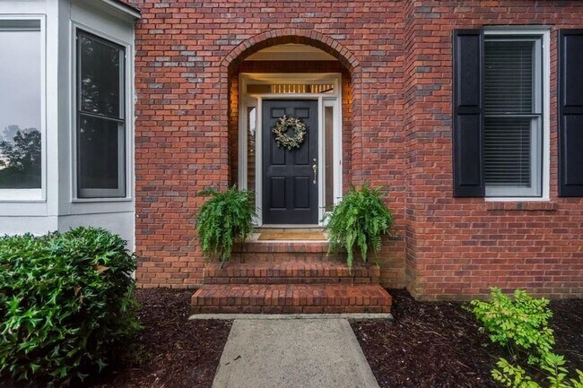 Building Photo - 802 Satinwood Pl