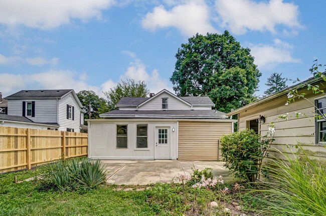 Building Photo - Charming cottage in Cleves!