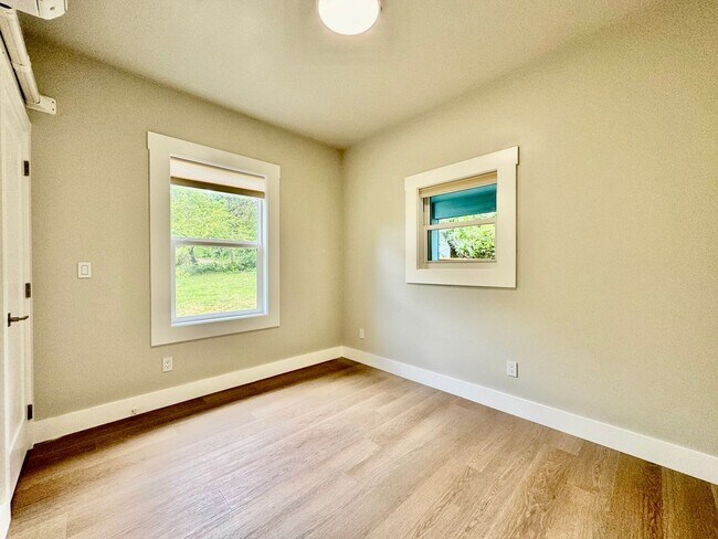 Building Photo - Seward Park fully renovated 4 bedroom, 3 b...