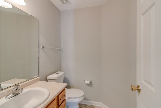 Building Photo - 4 Bedroom Pet Friendly Home For Rent!