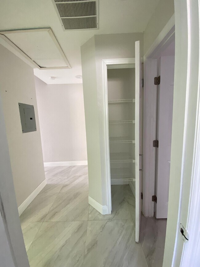 Building Photo - 2361 Harbor Town Dr