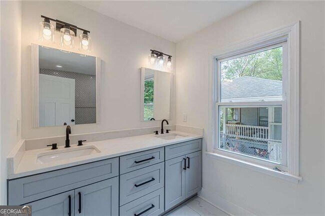 Building Photo - 525 Rosemont Dr