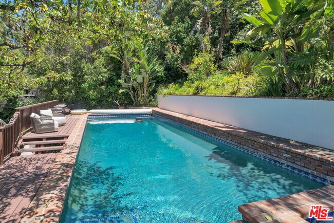 Building Photo - 27 Latimer Rd