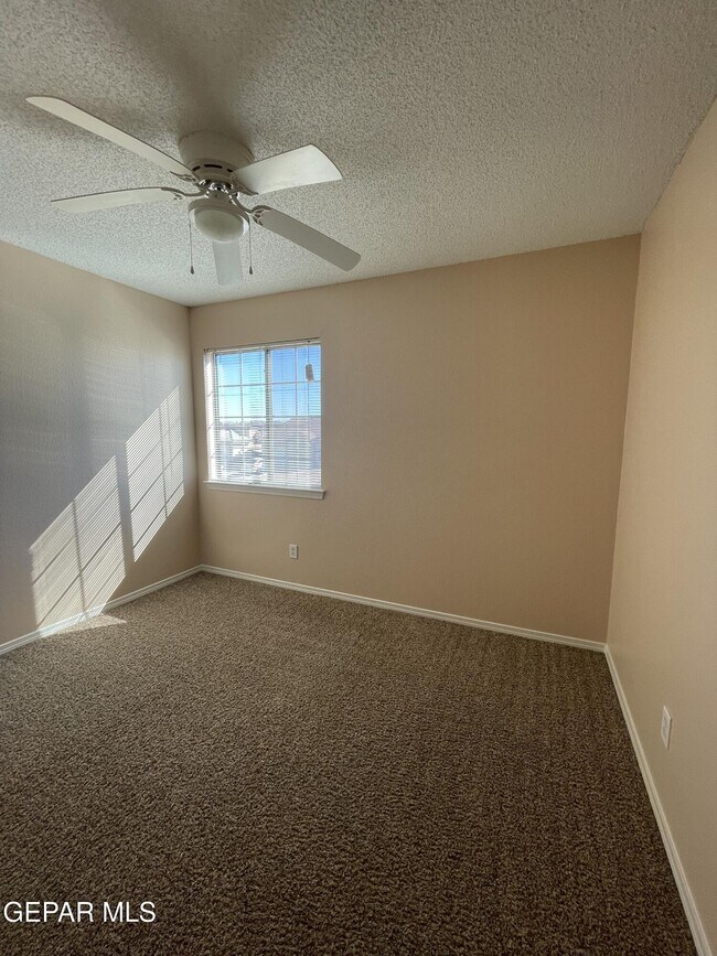 Building Photo - 3425 Scarlet Point Dr