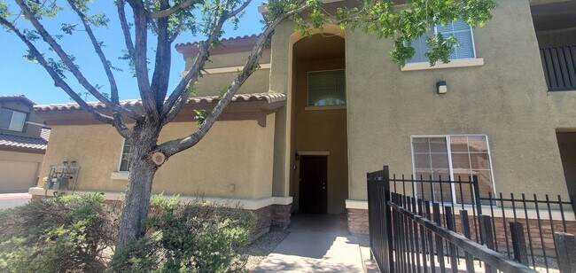 Building Photo - Stunning Condo with Attached Garage