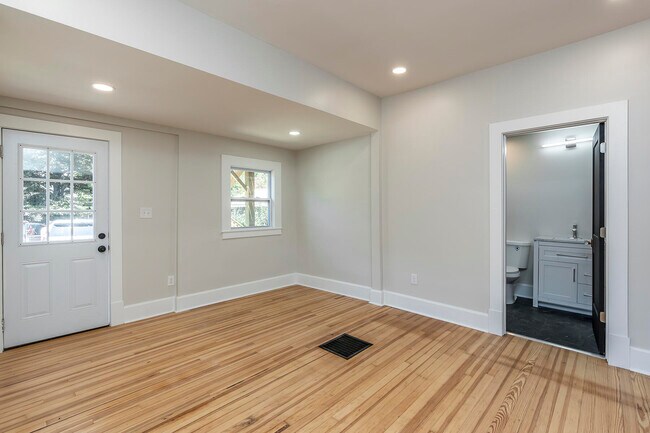 Building Photo - 161 Preston Ave