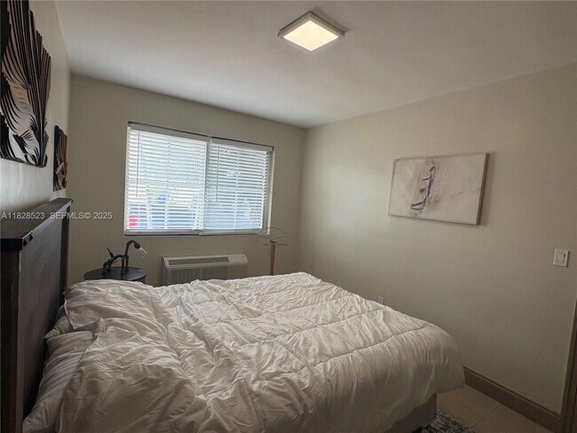 Building Photo - 503 75th St