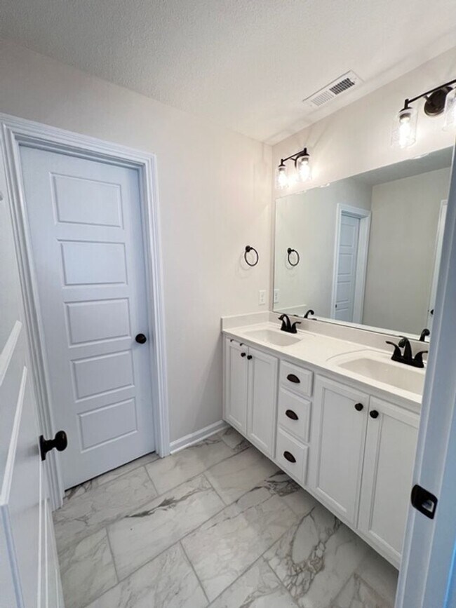 Building Photo - Beautiful Home Coming Soon!