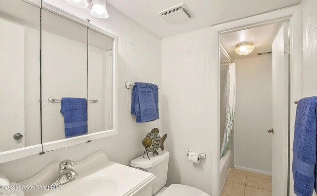 Building Photo - 126 Lancha Cir