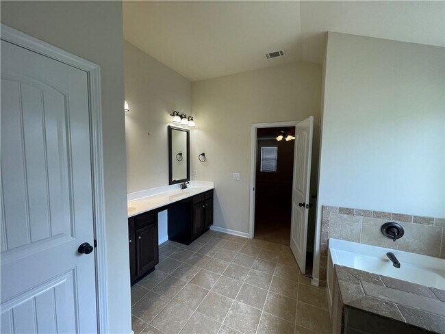 Building Photo - 5505 Bucknell Trace