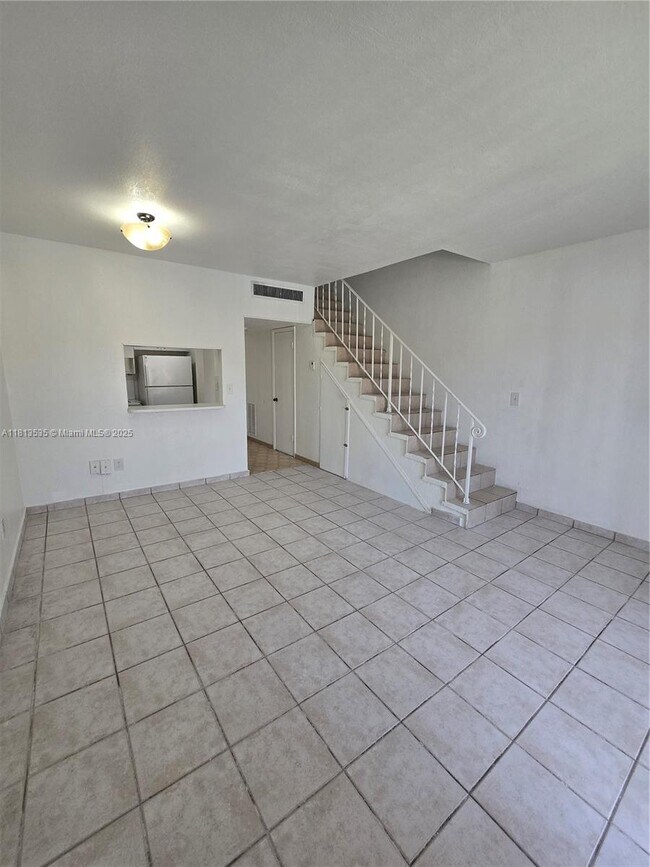 Building Photo - 1305 W 53rd St