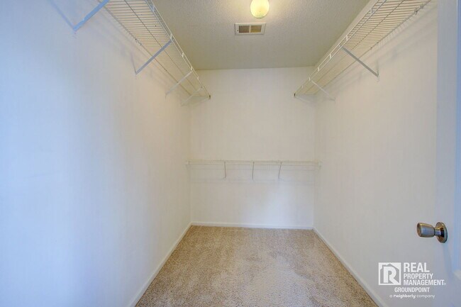 Building Photo - 121 Sioux Ct