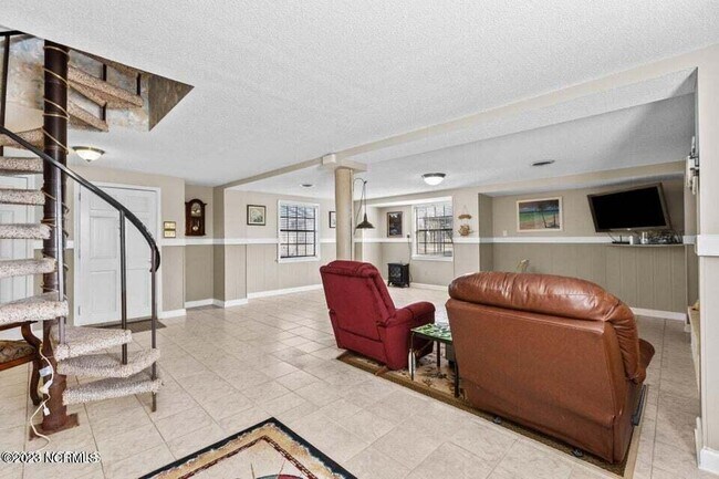 Building Photo - 68 Blackbird Ln