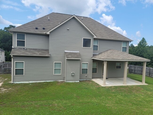 Building Photo - Breathtaking 4 Bedroom Home in Highgrove a...