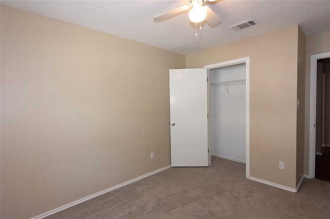 Building Photo - 245 Shale Dr
