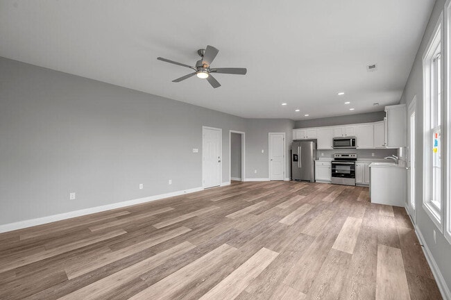 Building Photo - 125 Squires Way