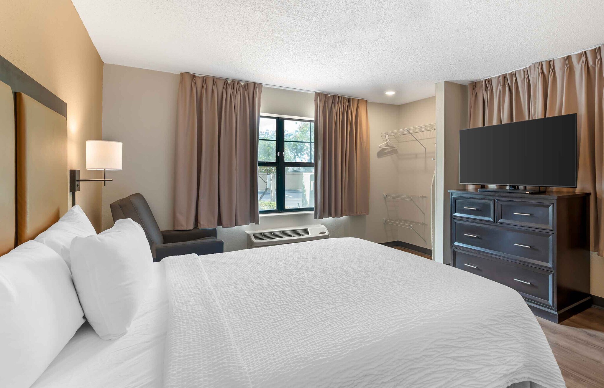 Building Photo - Furnished Studio-Tampa - Airport - Spruce Street