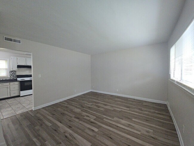 Building Photo - 1011 Blakley Dr