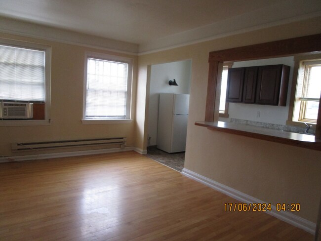 Building Photo - 608 Central Ave