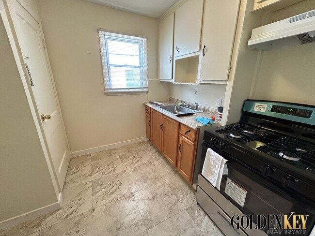 Building Photo - Updated 3 Bedroom Home in Southwest Detroit!