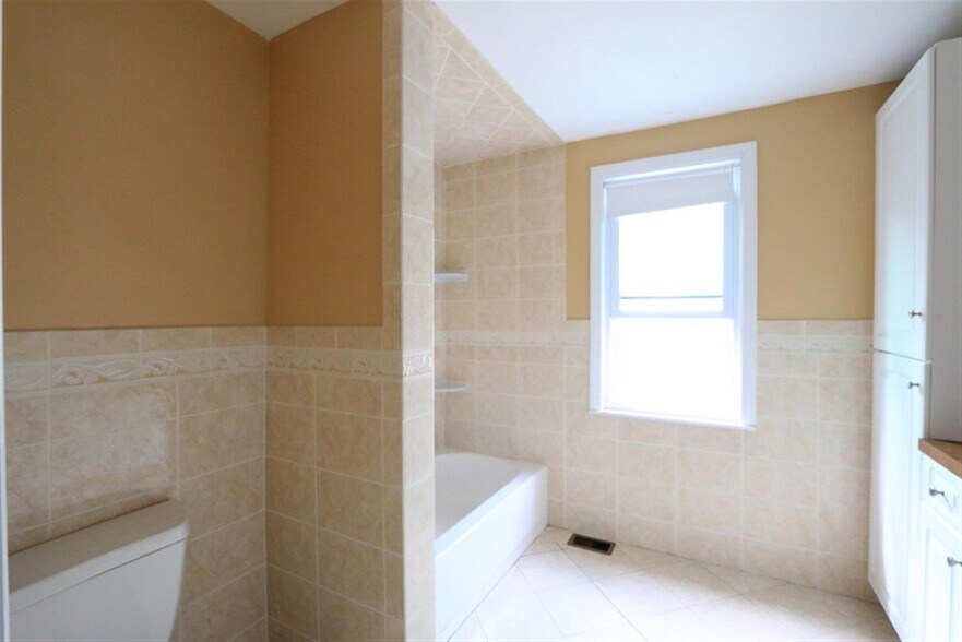 Building Photo - 41 Ossipee Rd