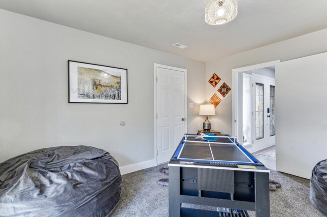 Building Photo - 471 S Alpine Dr