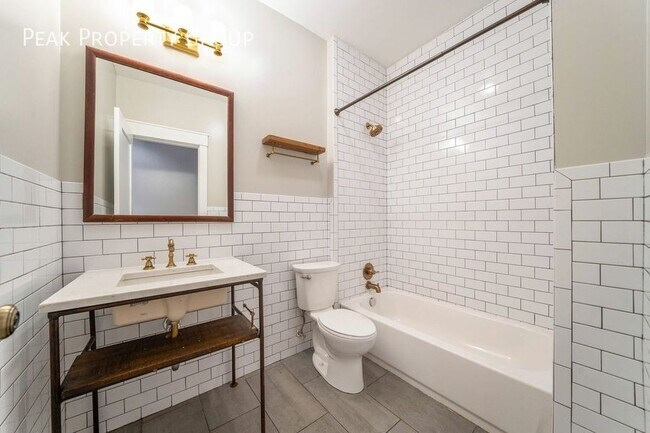 Building Photo - 531 E Whittier St