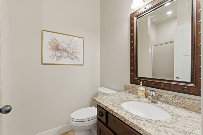 Building Photo - Beautiful Riverton Townhome in Gated Community!