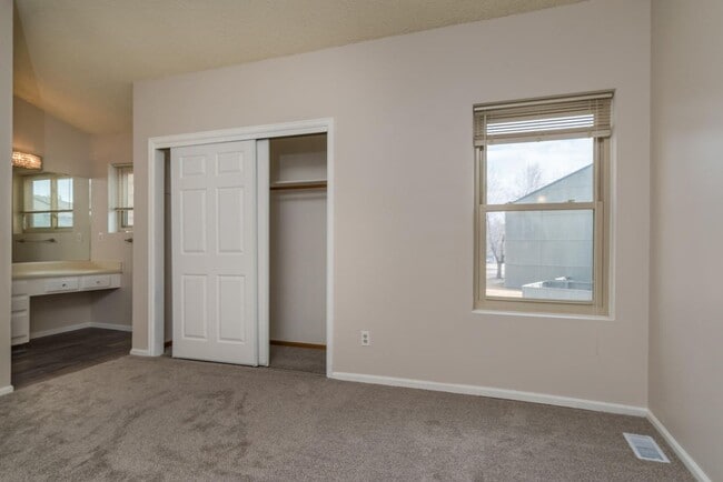 Building Photo - Spacious 3 Bedroom, 3 Bathroom Willowbrook Condo in Gunbarrel