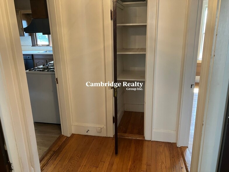 Building Photo - 93 Hillside Rd