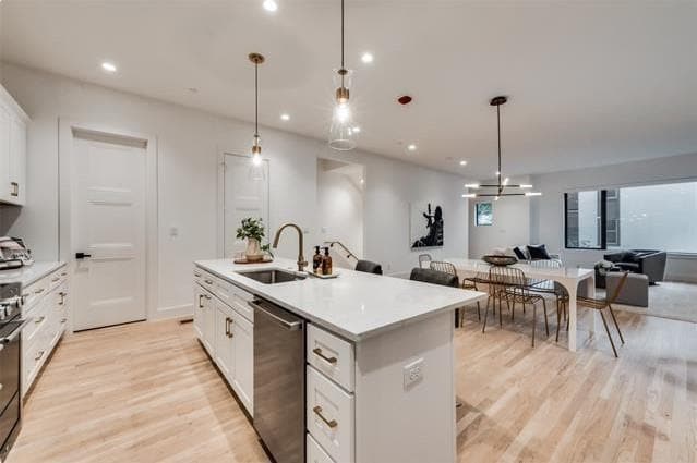 Building Photo - 2633 Reagan St