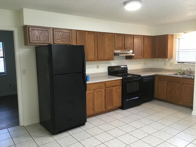 Kitchen appliances - 101 Harding Rd