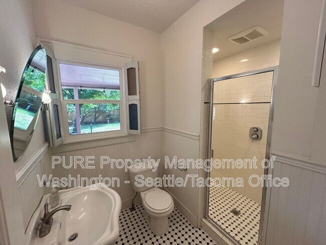 Building Photo - 208 N Washington Ave