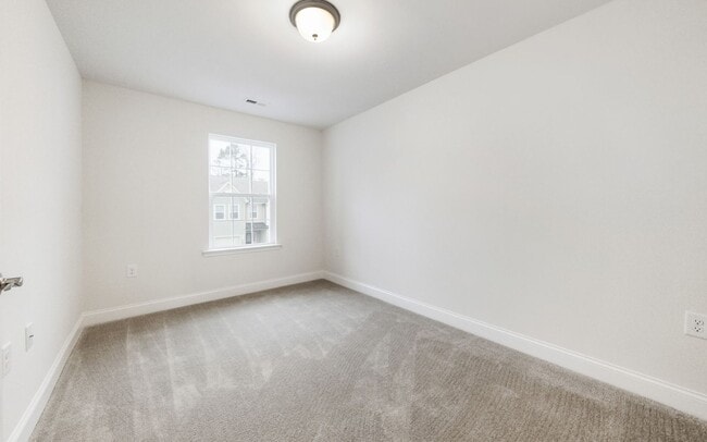 Building Photo - Beautiful 3 bedroom, 2.5 bath townhome in Shephard's Square!
